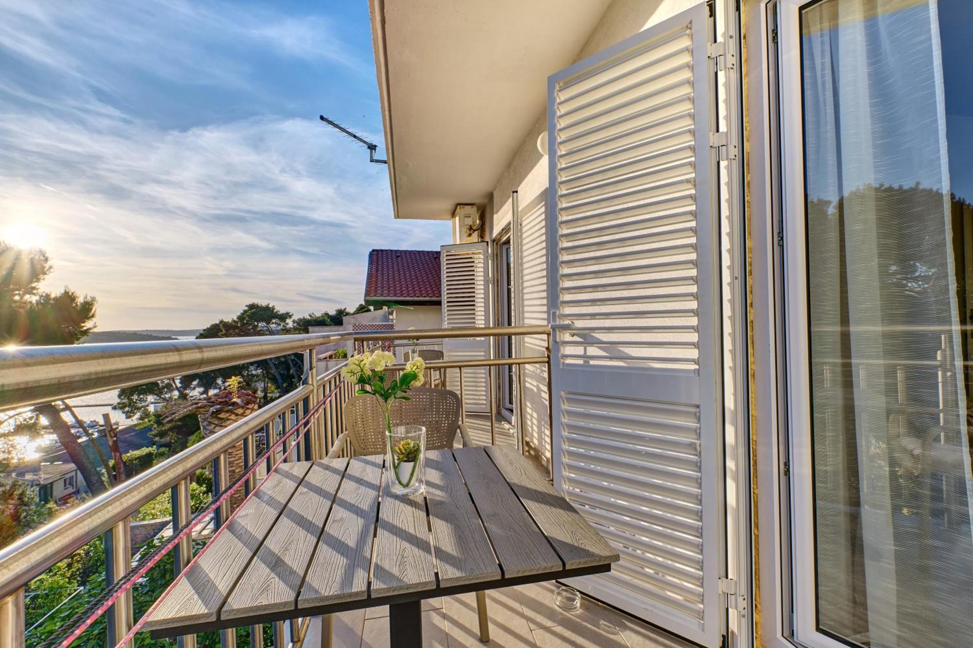 Calma Sea View Rooms Мали-Лошинь Экстерьер фото